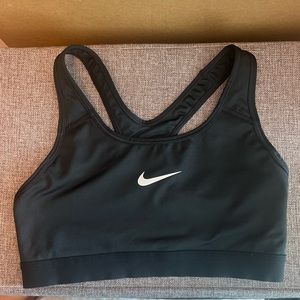 Nike Women's Swoosh Light Support Non-Padded Sports Bra